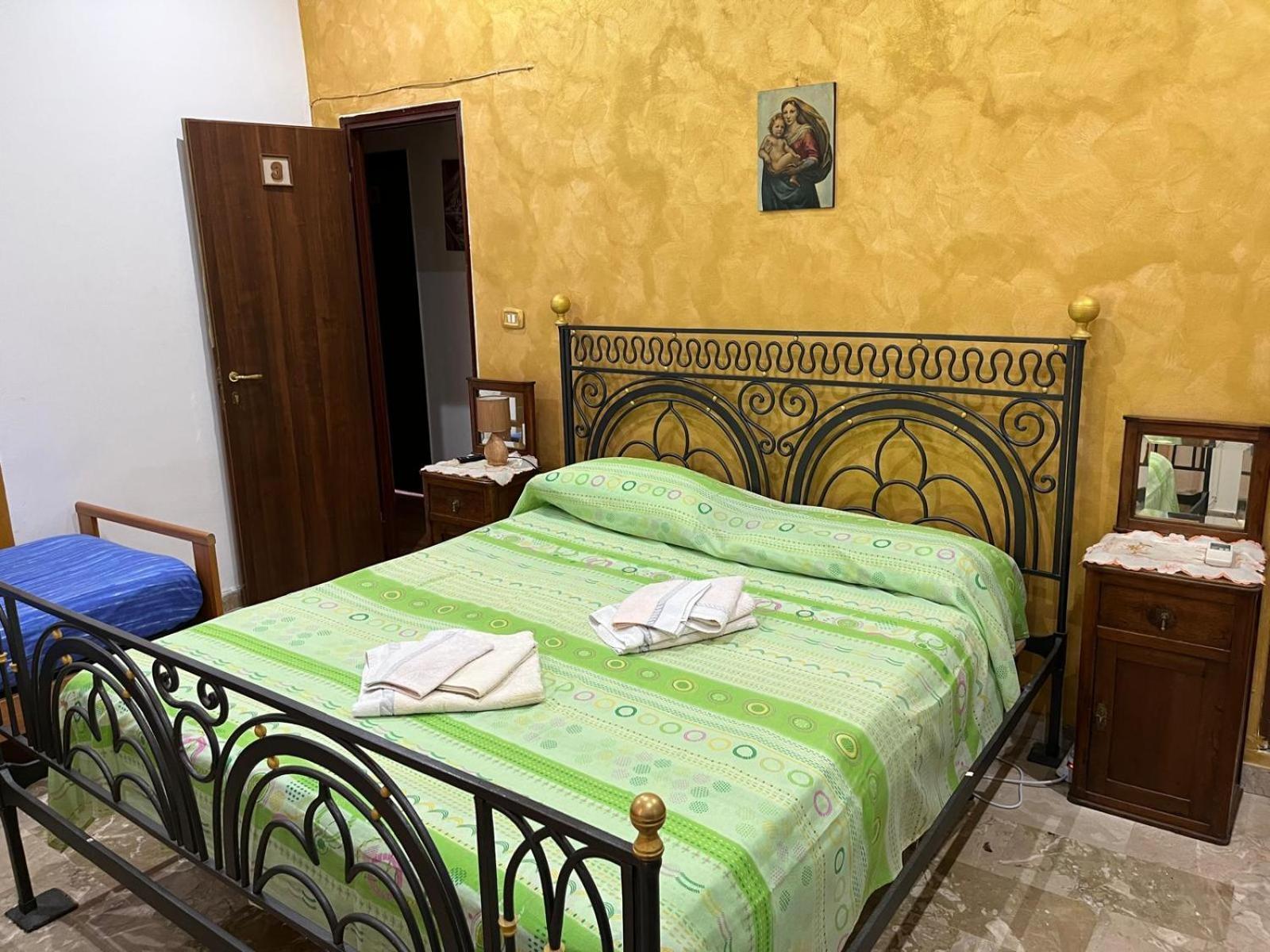 ピッツォ Bed & Breakfast Casa Galeano Bed & Breakfast エクステリア 写真